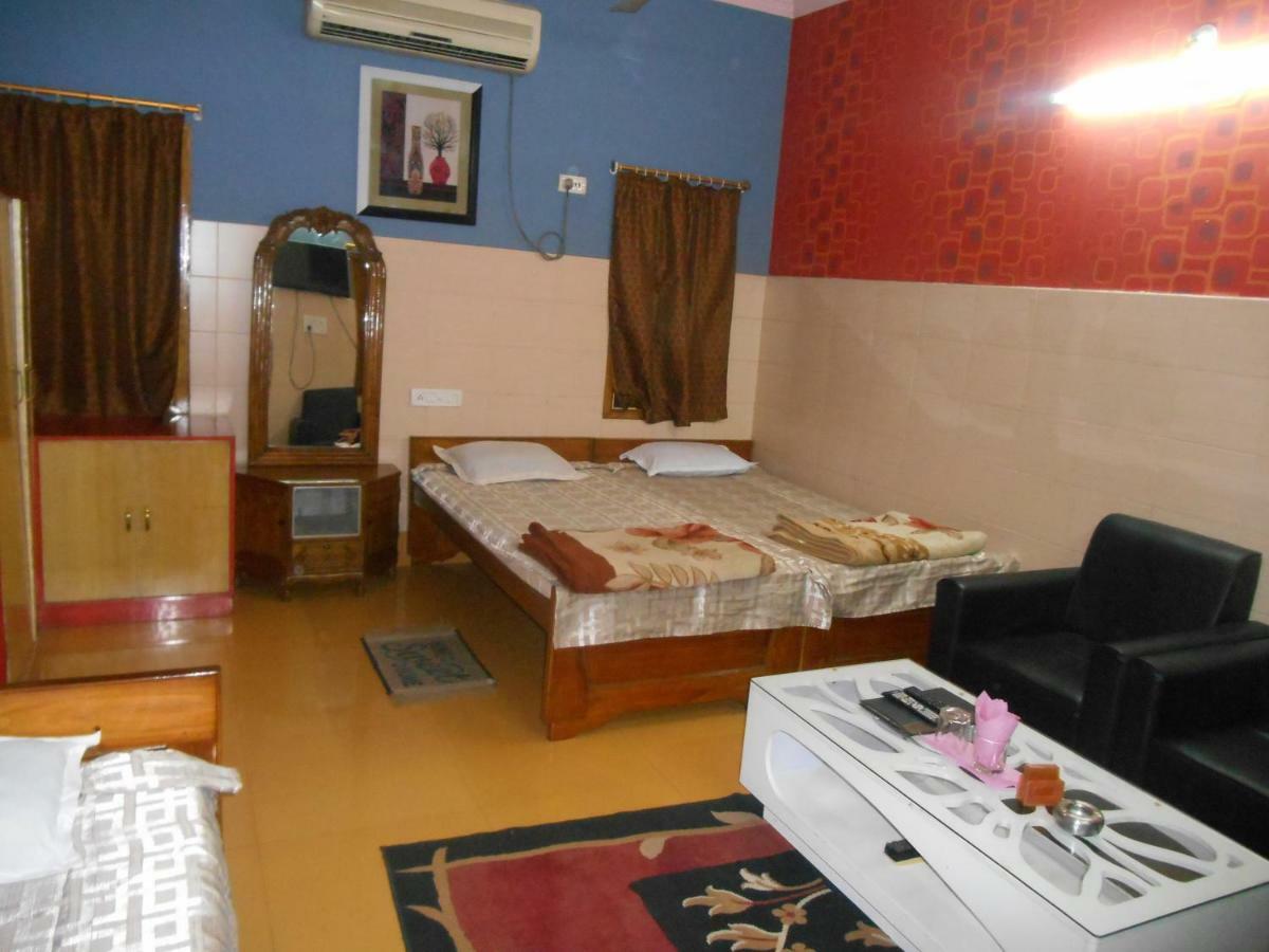 Hotel Surja Laxmi Raiganj エクステリア 写真