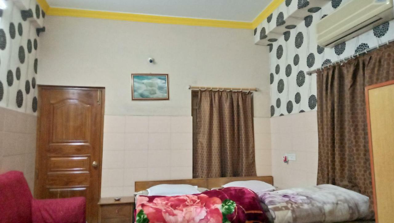 Hotel Surja Laxmi Raiganj エクステリア 写真